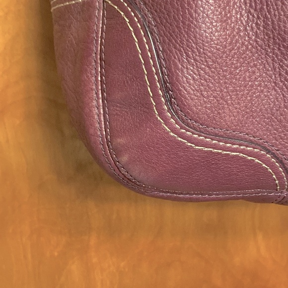 COACH HAMPTON WINE PURPLE LEATHER SATCHEL. CLEAN!! VERY MINOR WEAR TO CORNERS. - Picture 5 of 15